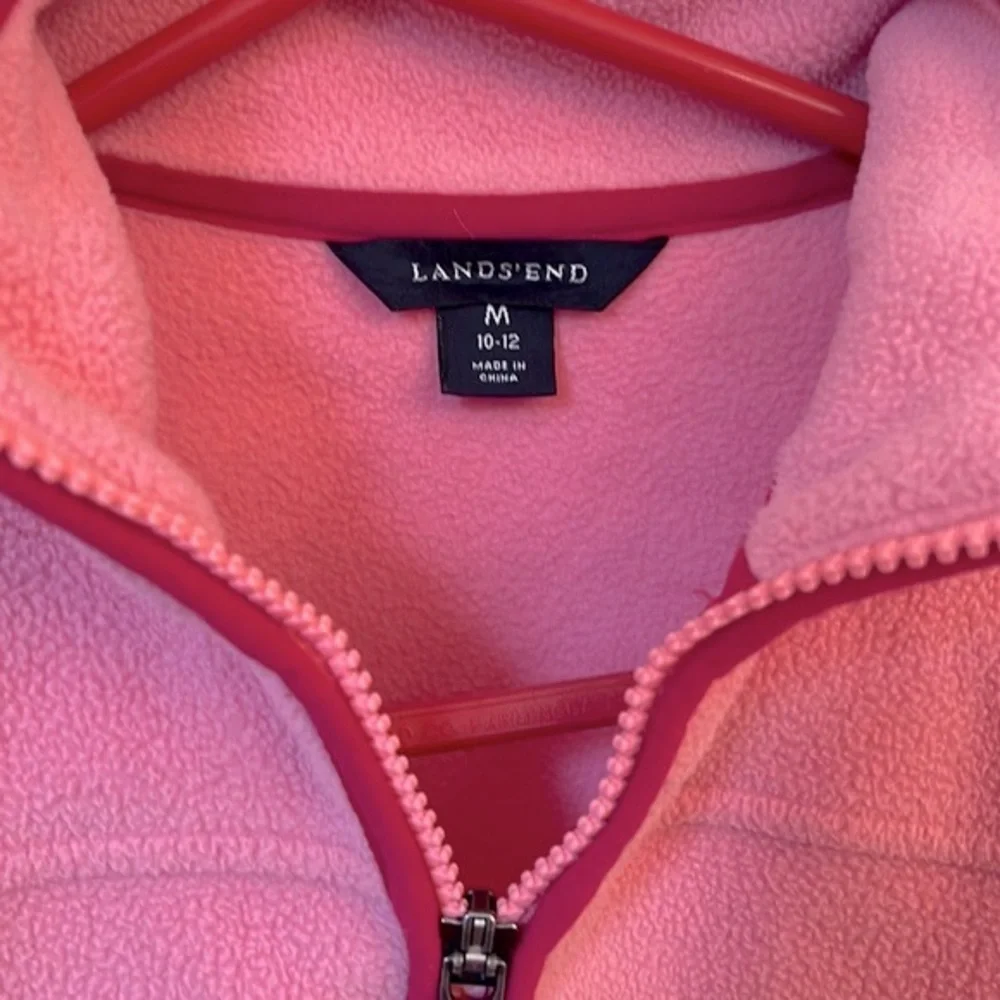 Land’s End girls pink fleece jacket is size medium 10-12